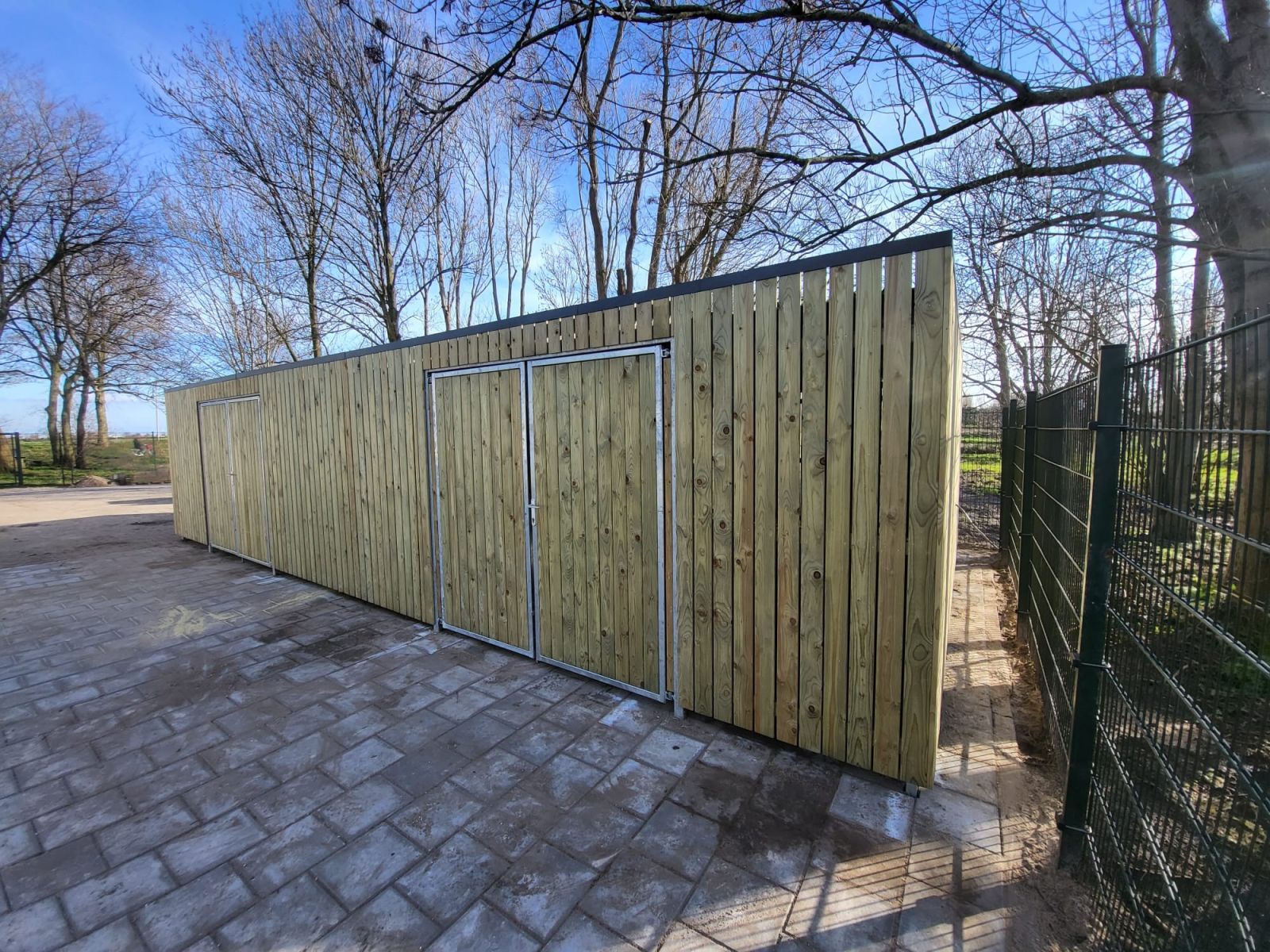 Grote dubbele fietsenberging in Zoeterwoude