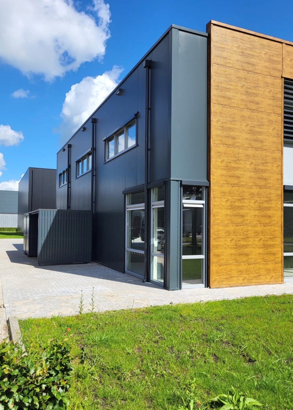 Fietsenstalling met berging in Hattemerbroek