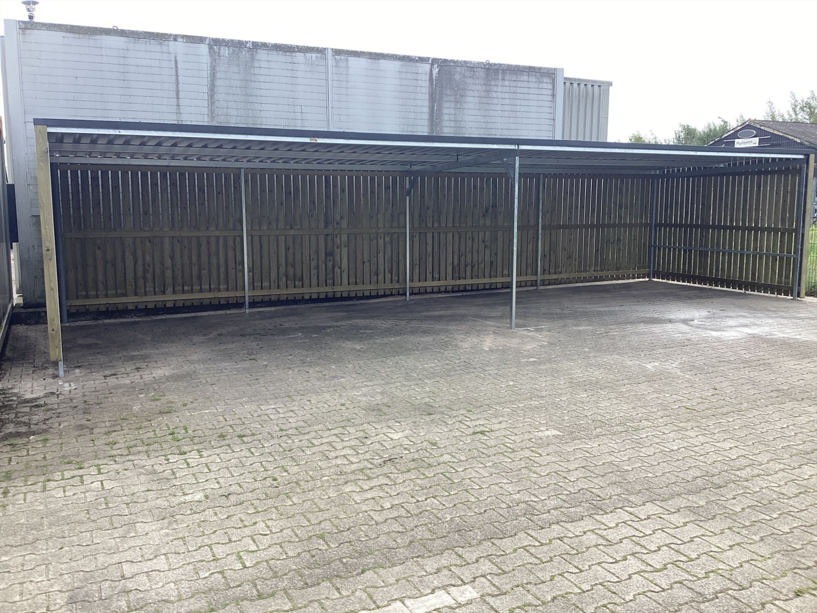 Fietsoverkapping bij ABZ Diervoeding Nijkerk