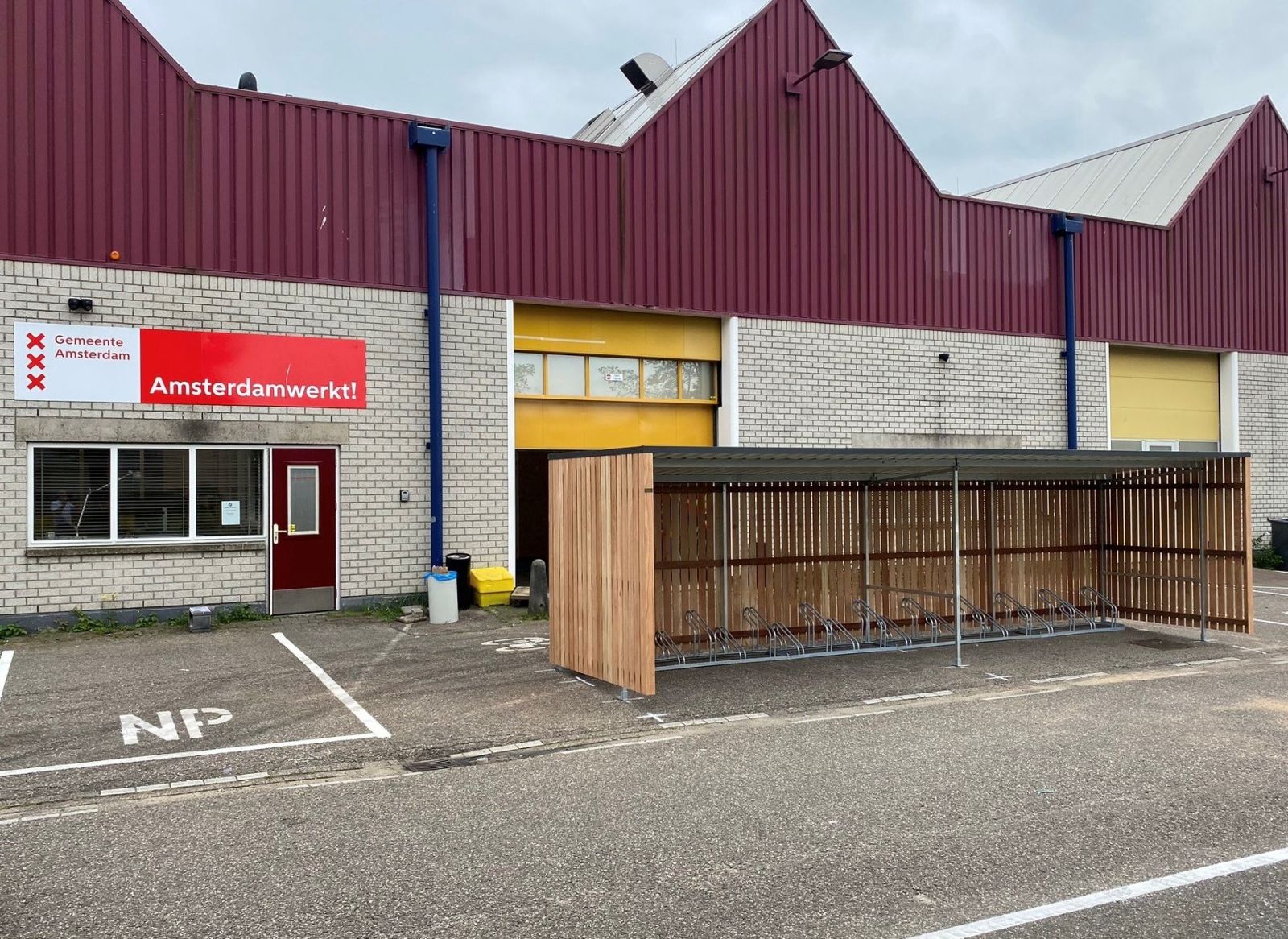 Fietsenstalling Gemeente Amsterdam met hardhout