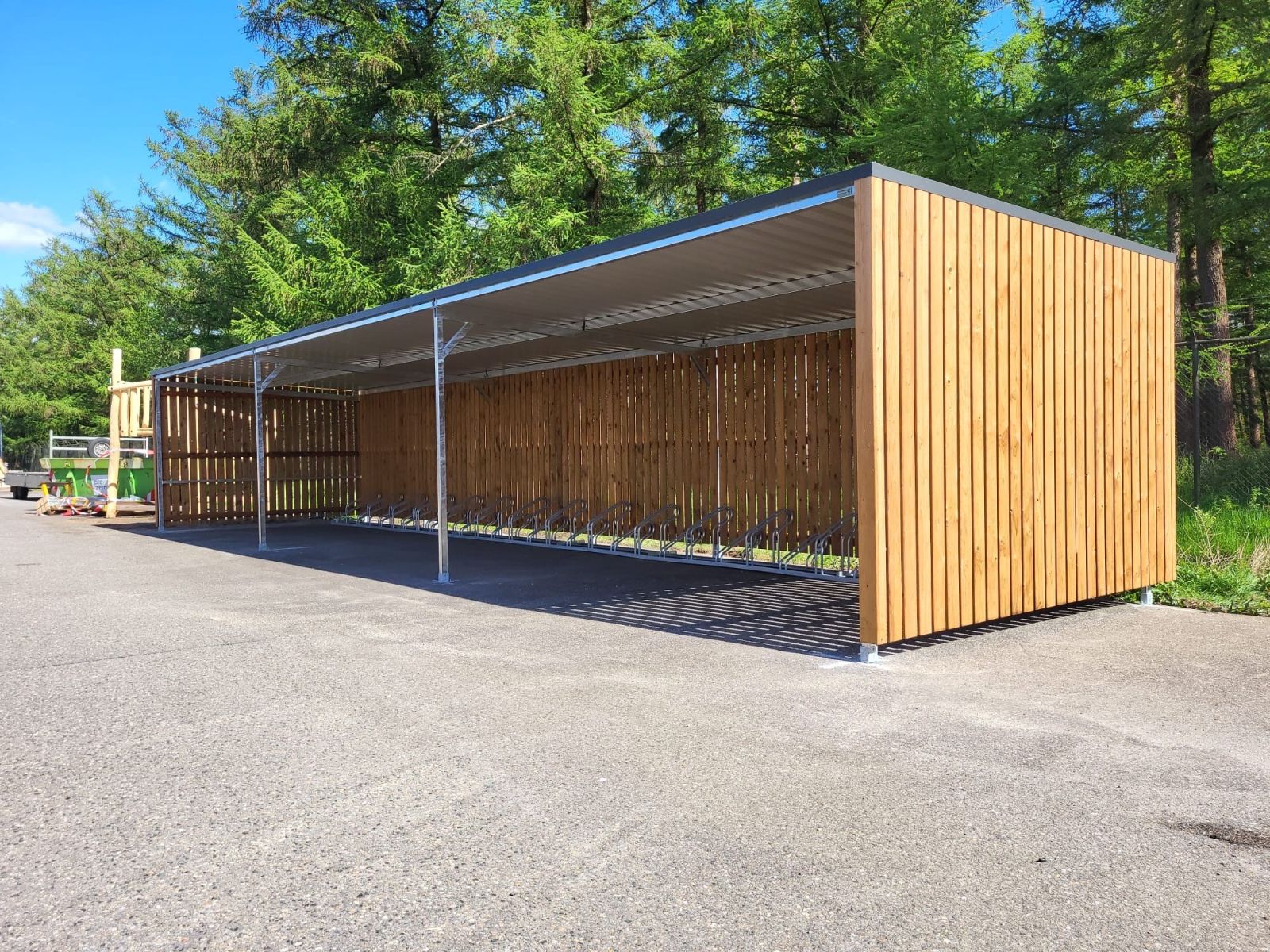 Fietsoverkapping voor 30 fietsen geplaatst in Dalfsen