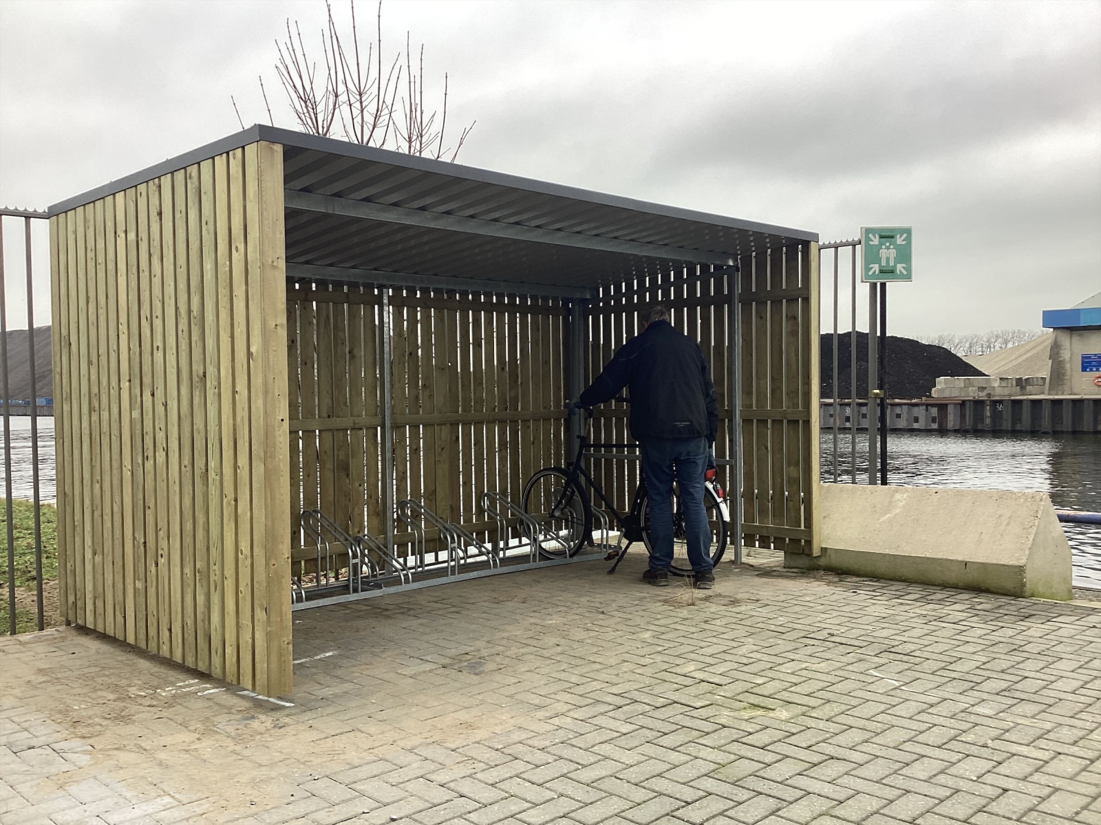 Fietsoverkapping voor 10 fietsen in Utrecht