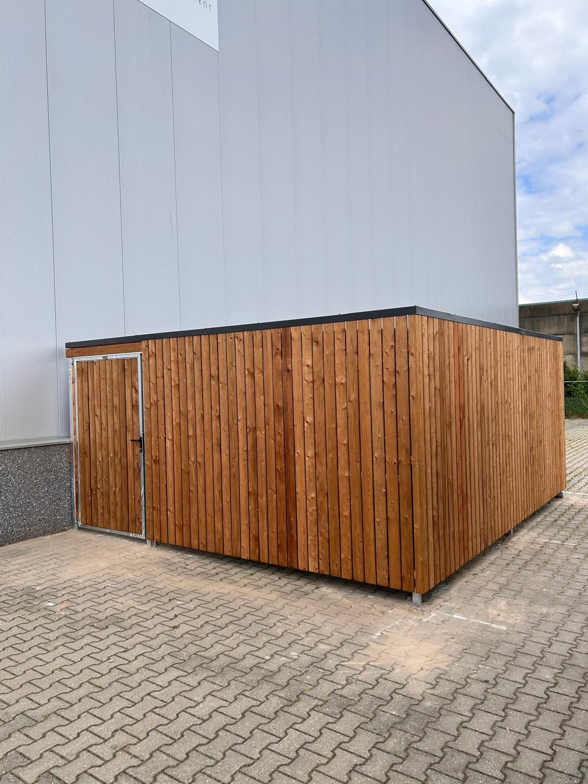 Fietsenstalling geplaatst bij TLogistics in Rijen