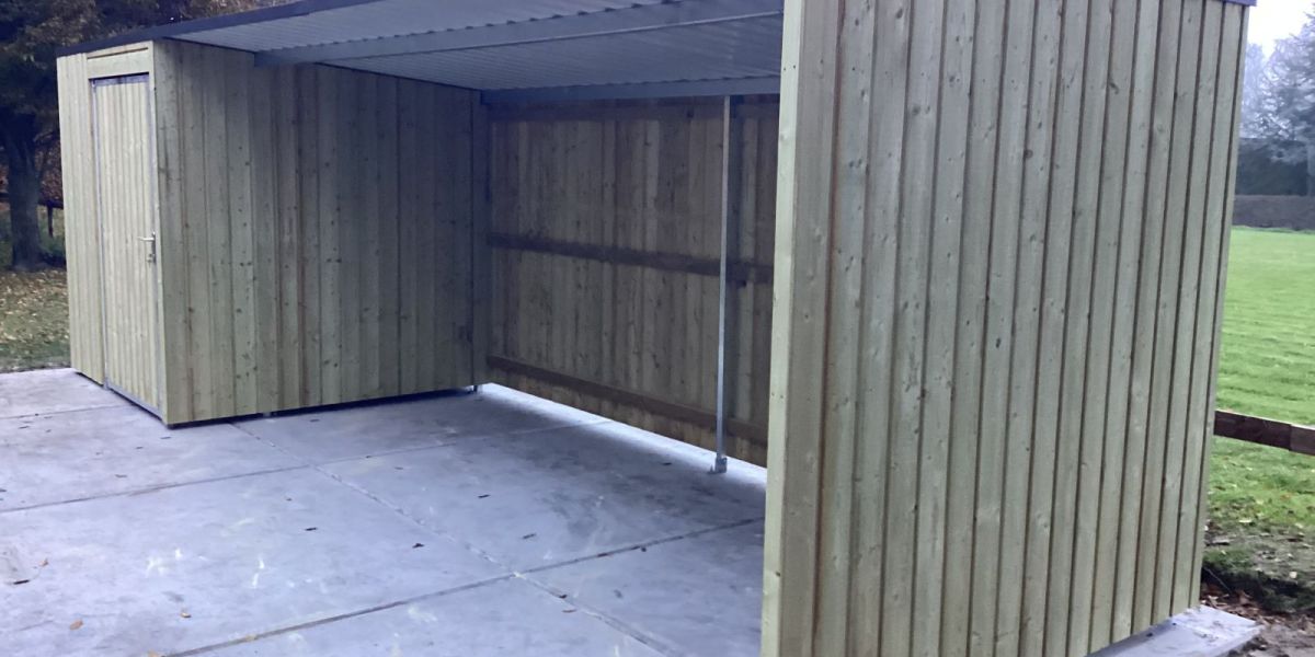 Fietsenstalling met afsluitbare berging in Sint Nicolaasga