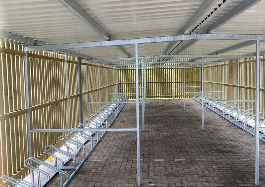 Fietsenberging voor 84 fietsen met hoog/laag rekken