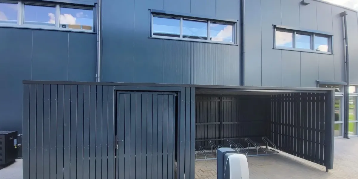 Fietsenstalling met afsluitbaar deel van 300 cm