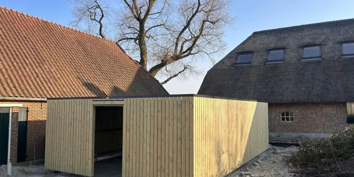 Overzicht van fietsenstalling bij Vitalis Biologische Zaden