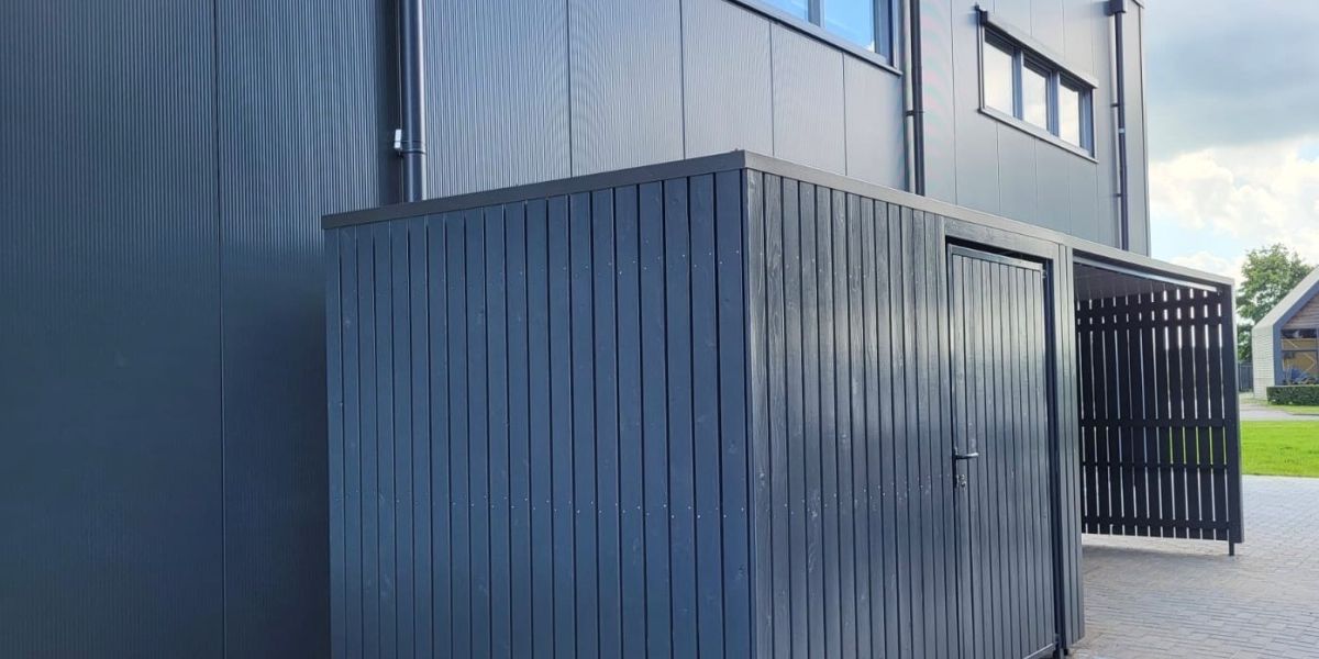 Fietsenstalling met berging in RAL 7016 in Hattemerbroek