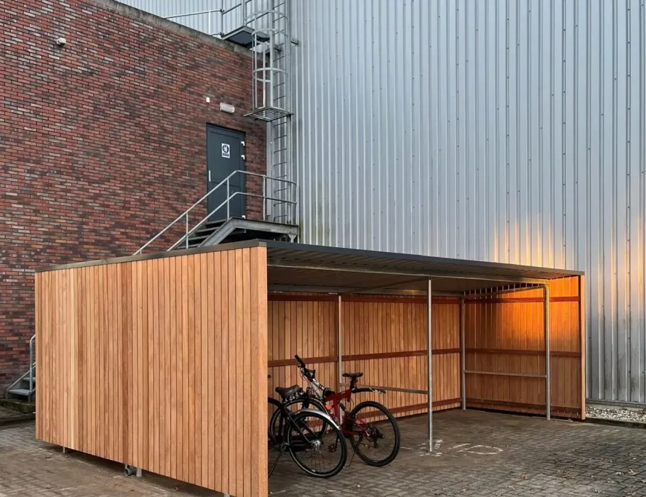 a201 open fietsenstalling met toegang aan beide zijden