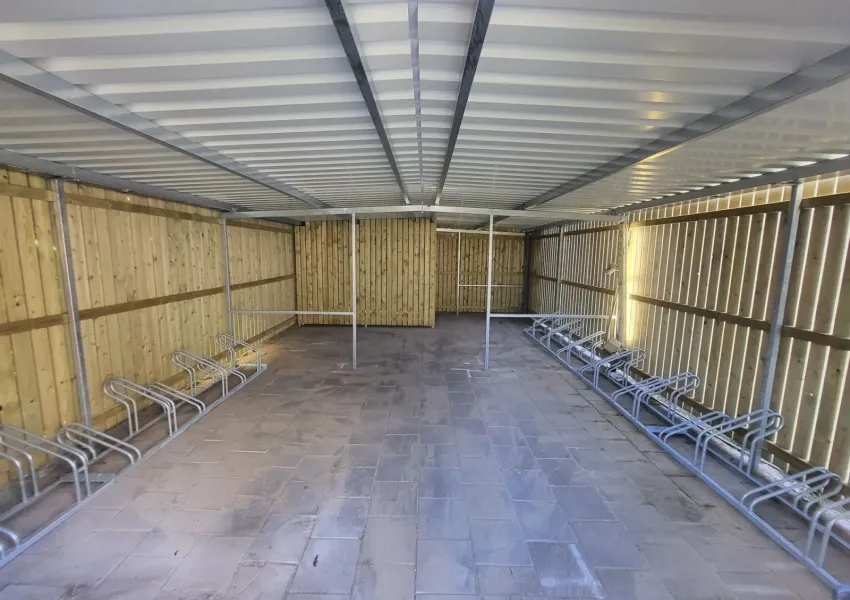 Bestrating hersteld rondom fietsenberging bij Philadelphia Zorg