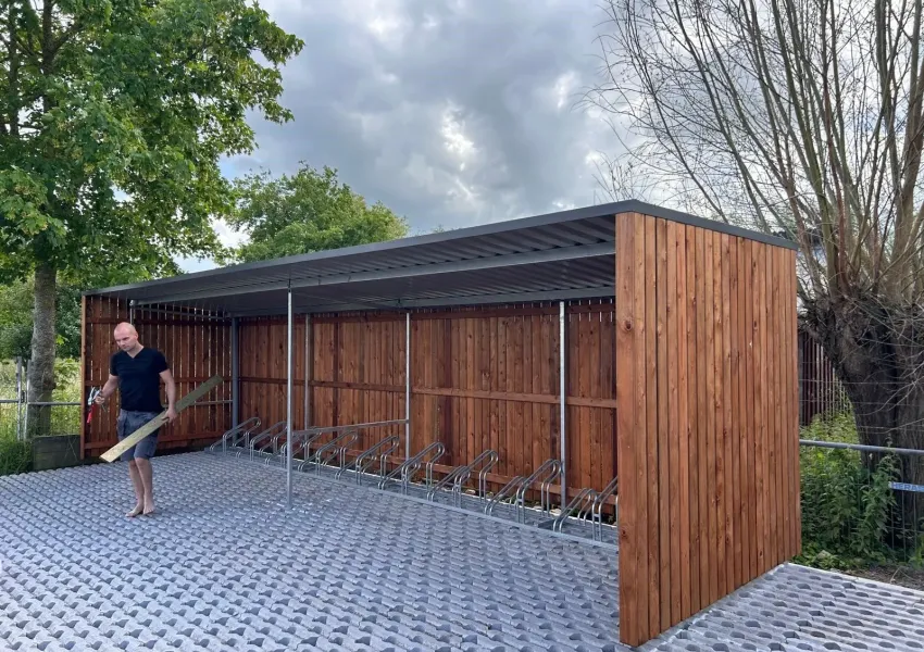 Verzinkte staalconstructie fietsenstalling met duurzame afwerking
