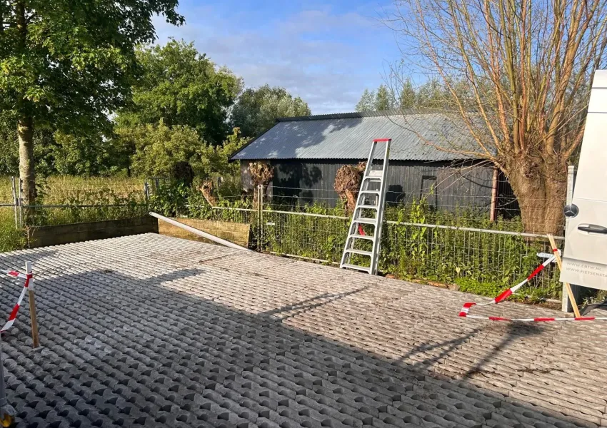 Fietsenstalling Waal met open voorkant en inpandige dakgoot