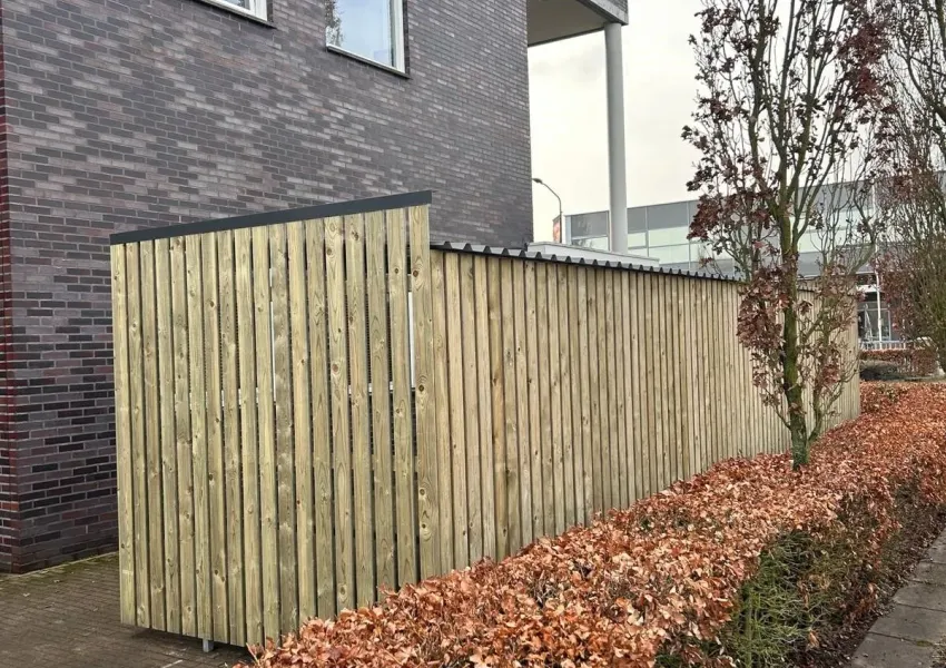 Vurenhouten zijwanden met 25 mm tussenruimte