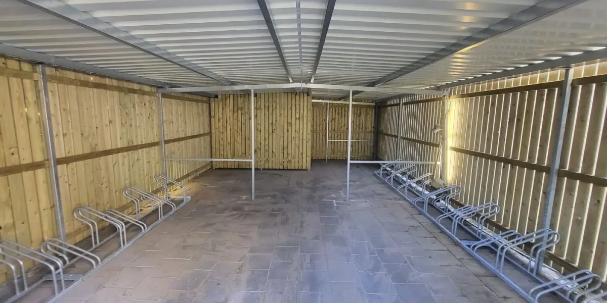 Bestrating hersteld rondom fietsenberging bij Philadelphia Zorg