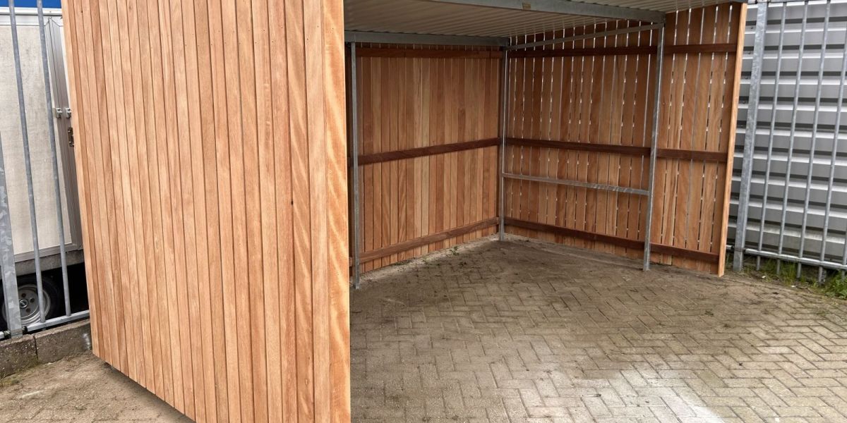 Fietsenstalling met hardhout in Leiden