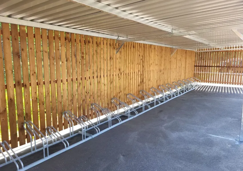 Vurenhouten zijwanden in Tanalith Tanatone kleur