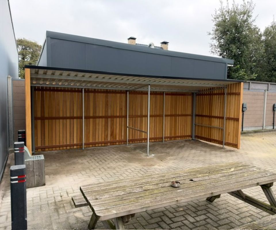 Open fietsenstalling in Maasdijk