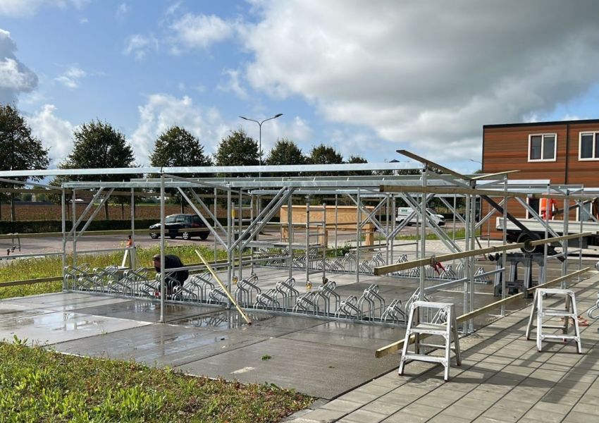 Vuurverzinkte fietsenstalling met fietsrekken type hoog/laag
