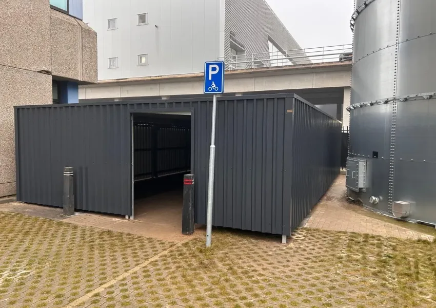 Damwandprofielplaten antraciet op motorberging