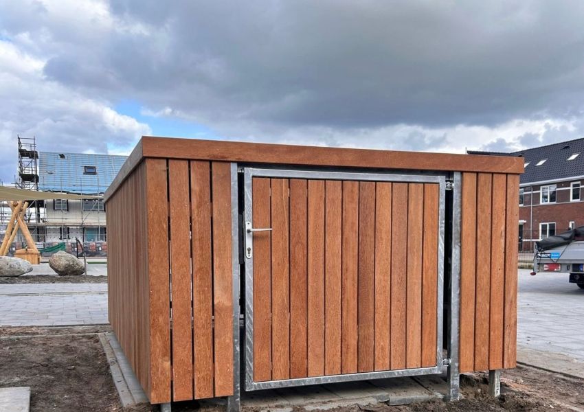 Op maat gemaakte berging voor buitenspelmateriaal Leerbroek