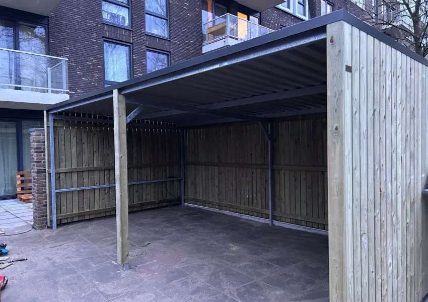 Vurenhouten wanden met 10 mm tussenruimte