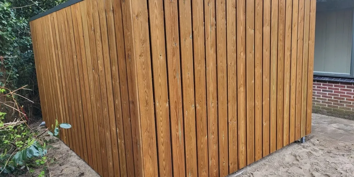 Stalen frame met betonnen poeren voor duurzame plaatsing fietsenstalling