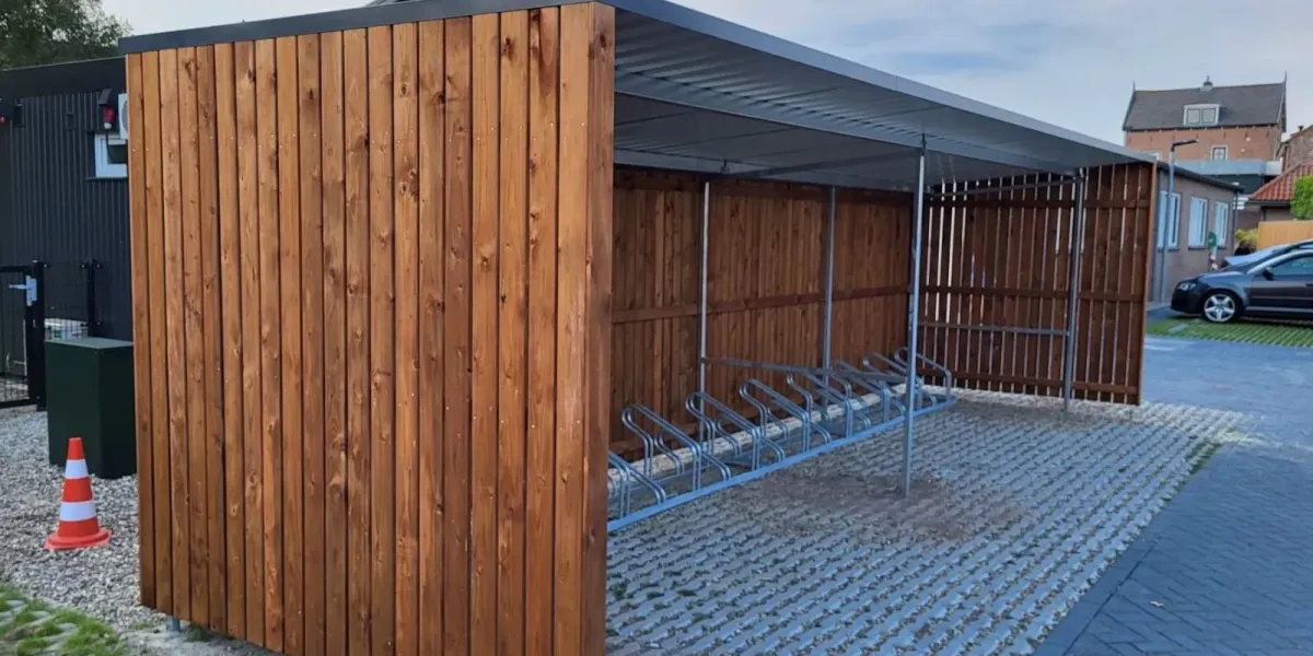 Fietsoverkapping geplaatst in Waal met inpandige goot