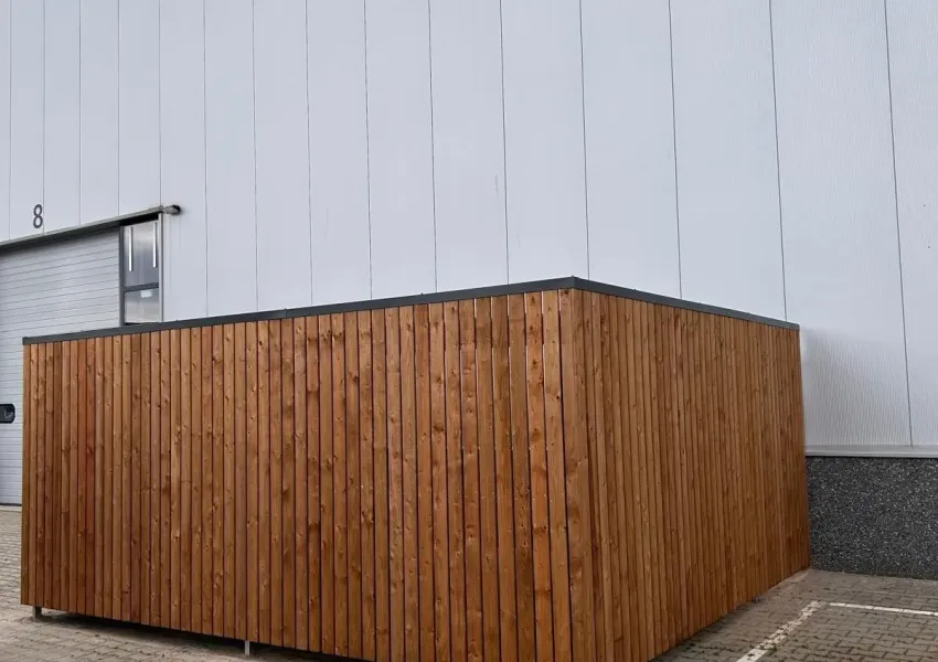 Fietsenstalling met extra zijwand