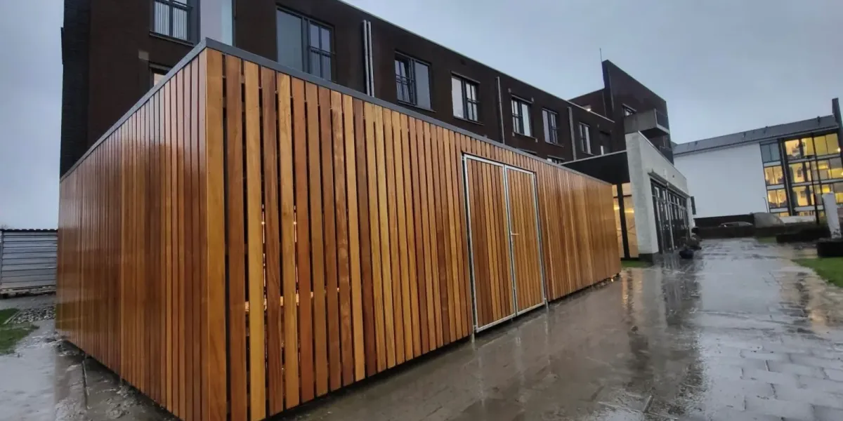 Fietsenberging Zuidhorn met inpandige dakgoten aan beide zijden