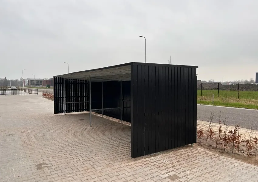 Fietsoverkapping bij Sans-online in Nijverdal