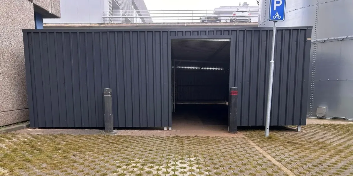 Maatwerk motorberging VDL GL Precision Eindhoven