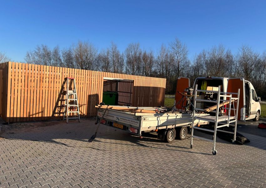 Vuurverzinkte staalconstructie met 16 betonpoeren