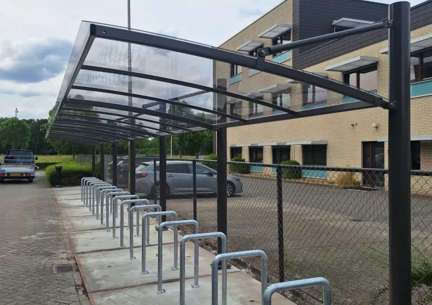 fietsoverkapping A401 met verzinkt en gecoat stalen frame in Apeldoorn