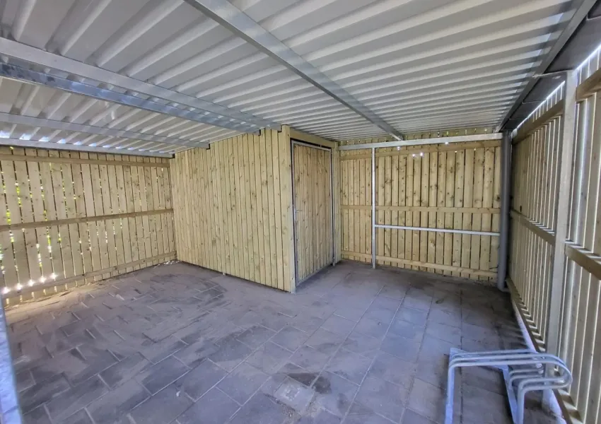 Ge&iuml;mpregneerd vurenhout met inpandige dakgoot