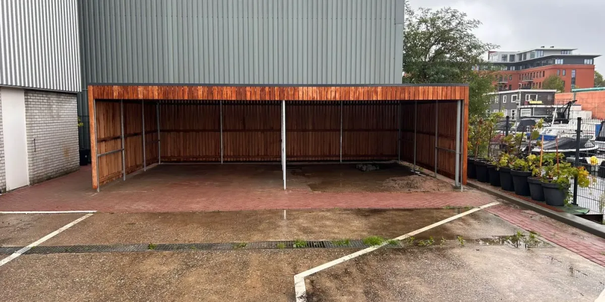 Hardhouten wanden met 10 mm tussenruimte