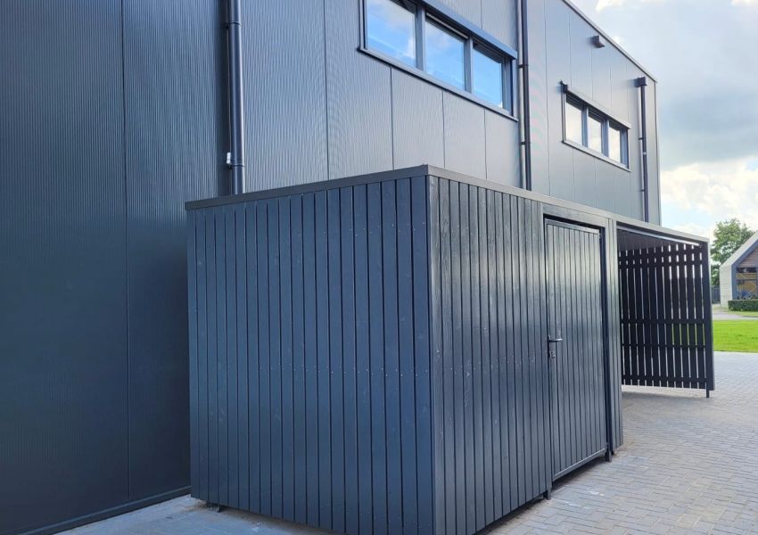 Fietsenstalling met berging in RAL 7016 in Hattemerbroek