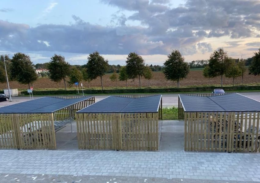 Dubbelzijdige fietsenstalling voor 40 fietsen bij school Het Zwin in Middelburg