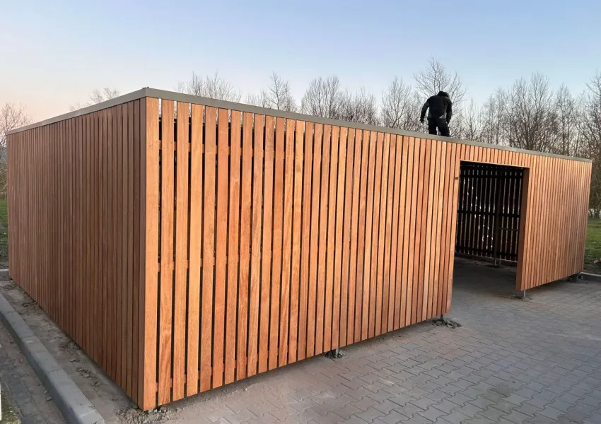 Hardhouten wanden met 25 mm tussenruimte