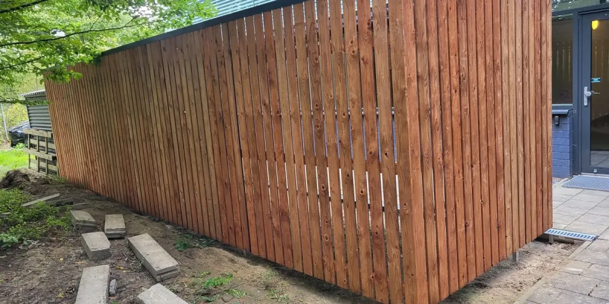 Vurenhouten wandbekleding met Tanalith Tanatone