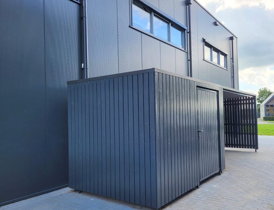 Duurzame fietsenberging met inpandige goot en fietsrekken