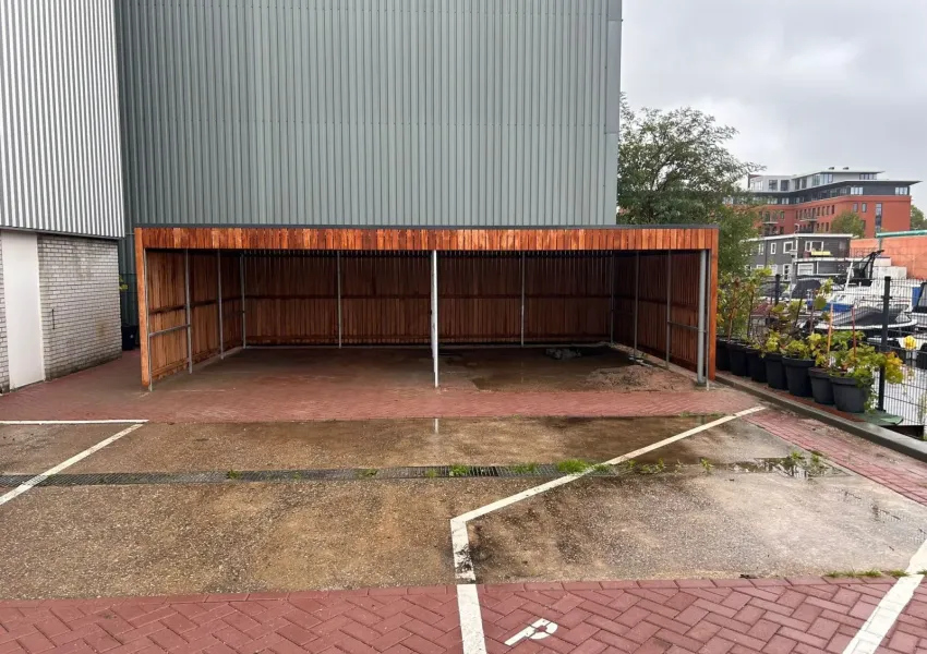 Hardhouten wanden met 10 mm tussenruimte