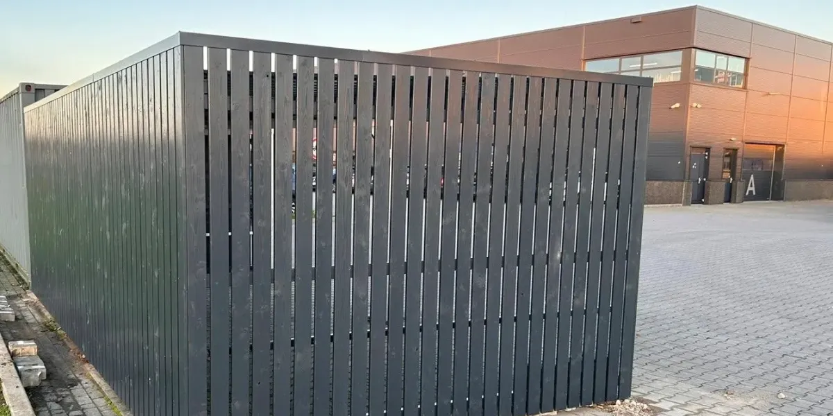 Ge&iuml;mpregneerd vurenhout in kleur RAL 7016