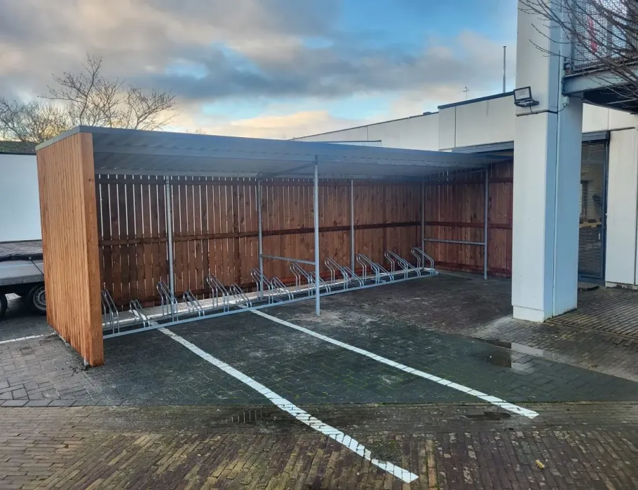 a101 open voorkant met hoog/laag fietsrekken voor extra capaciteit