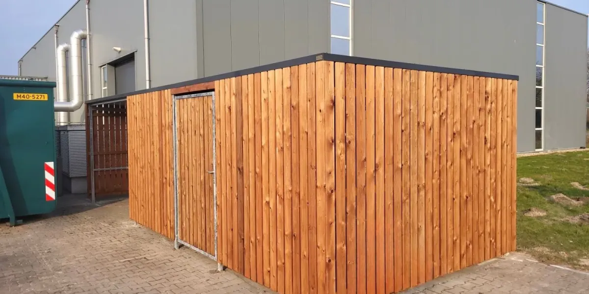 Fietsoverkapping met berging geplaatst in Winschoten