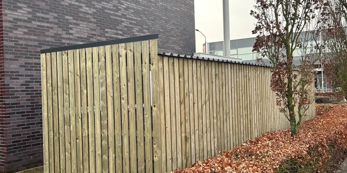 Vurenhouten zijwanden met 25 mm tussenruimte