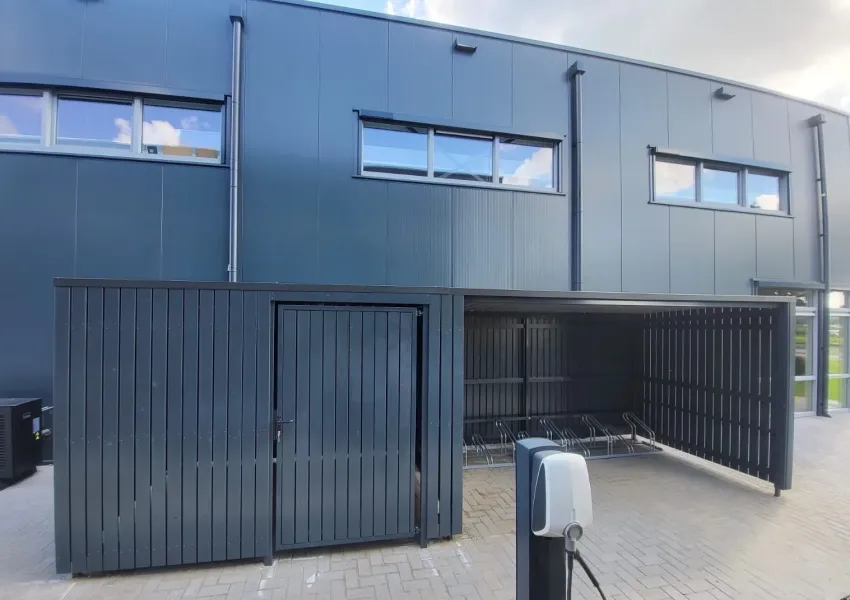 Fietsenstalling met afsluitbaar deel van 300 cm