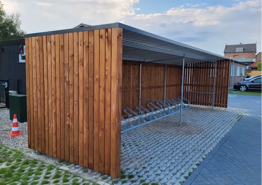 Fietsoverkapping geplaatst in Waal met inpandige goot