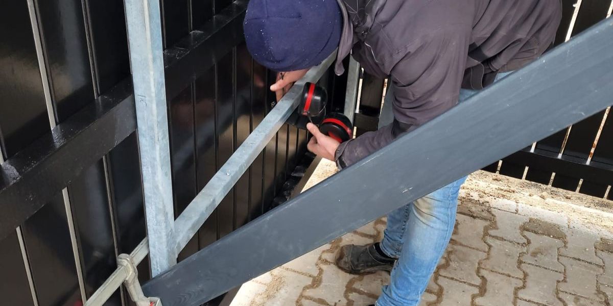 Bestrating rondom staanders op maat gelegd