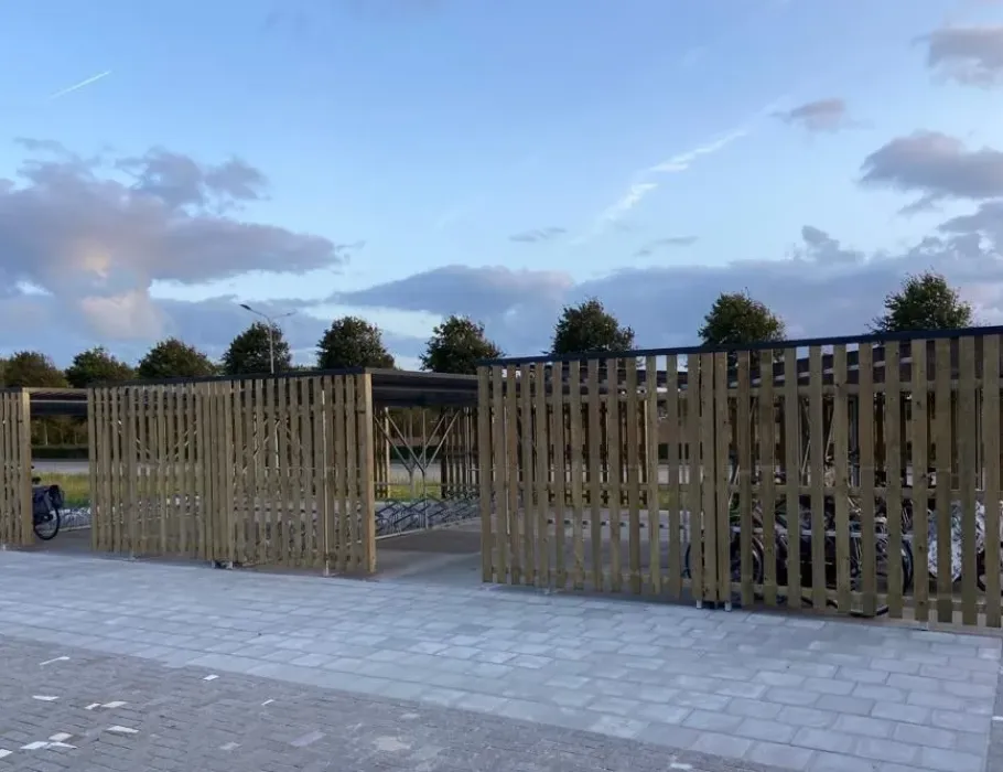 a201 stalling in hardhout, zonder tussenwand voor maximale capaciteit