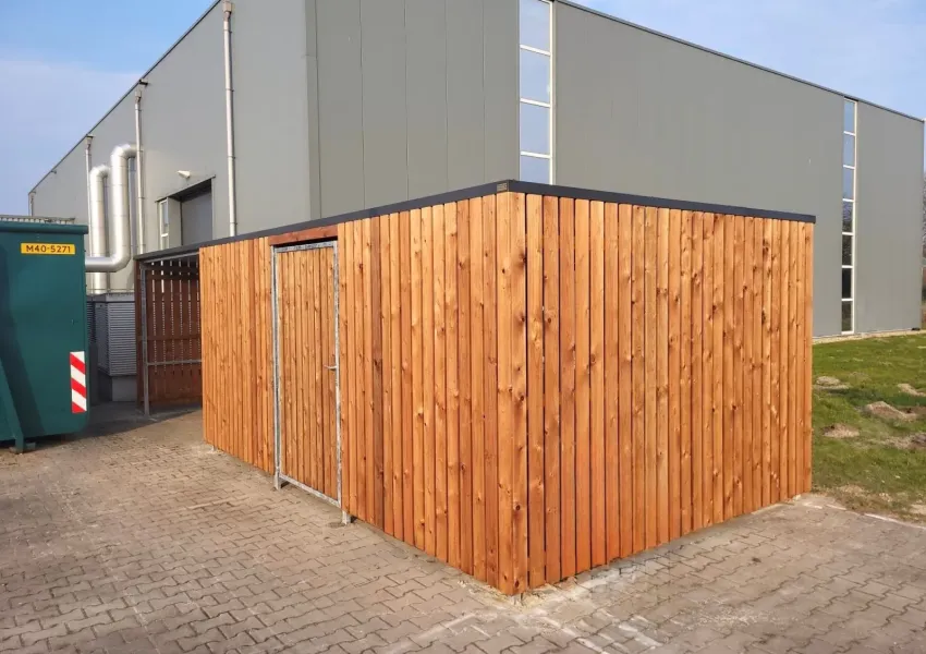 Fietsoverkapping met berging geplaatst in Winschoten